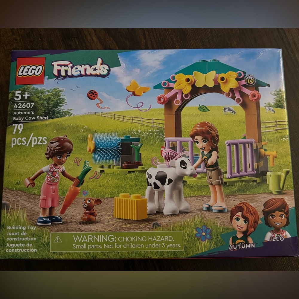 LEGO  Autumn's‎ Baby Cow Shed SET 42607